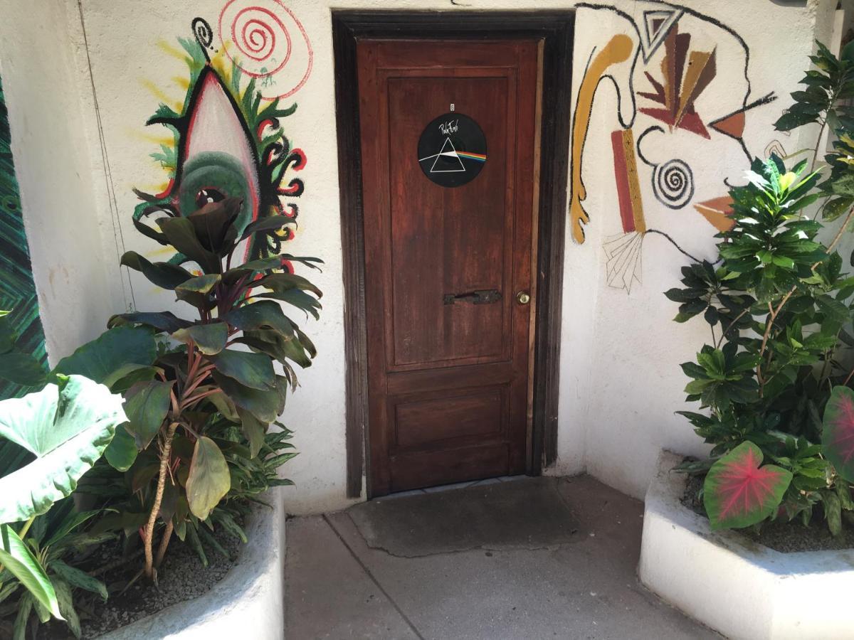 Pura Vida Hostel Tamarindo