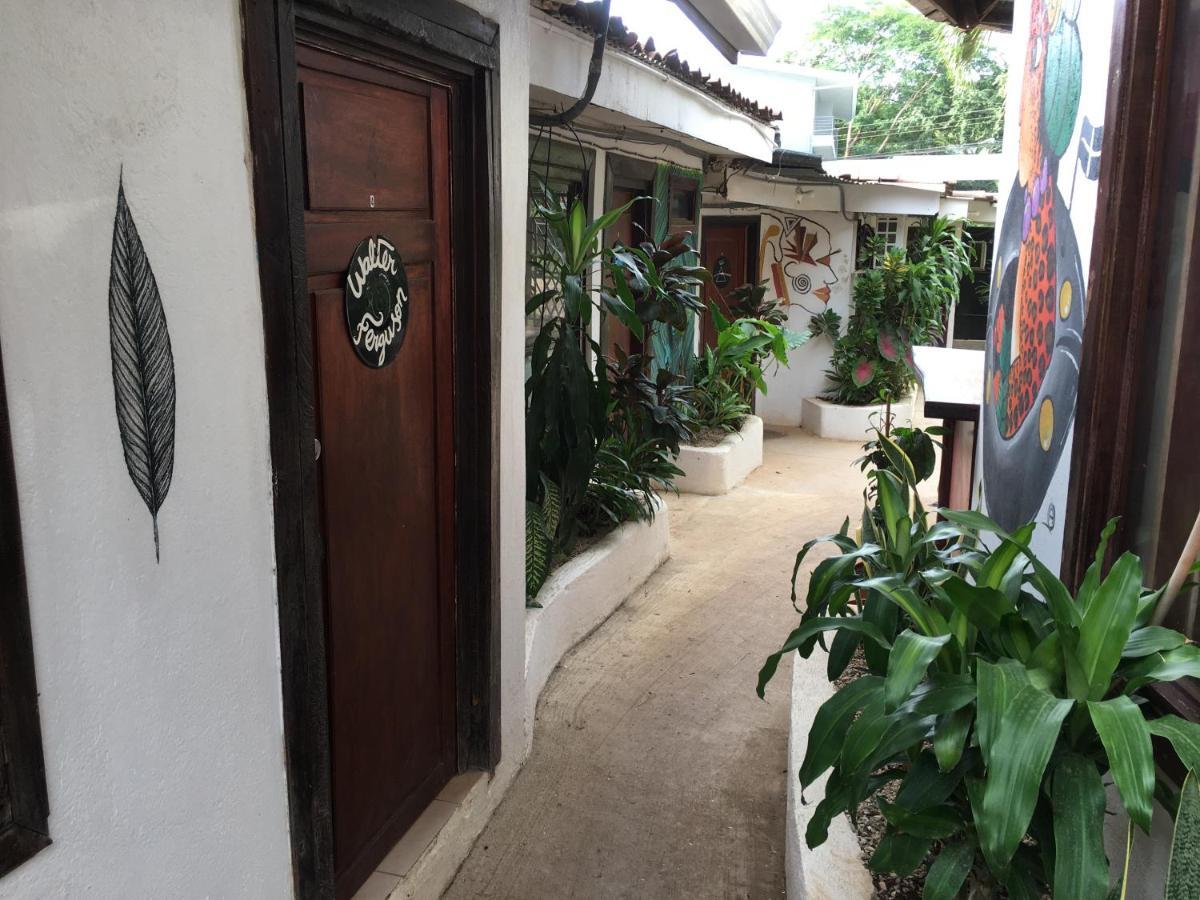 Pura Vida *